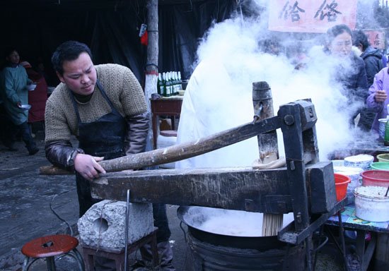 陕北特色美食之榆林子洲荤汤饸饹 陕北特色美食之榆林子洲荤汤饸饹